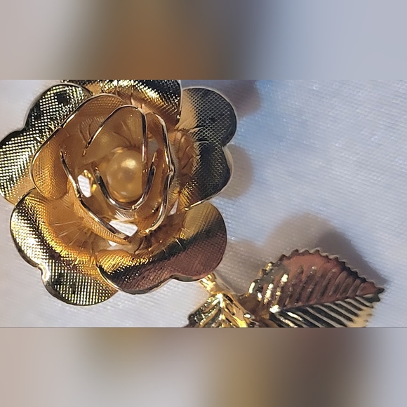 2 Vintage Rose Brooches - Picture 3 of 8